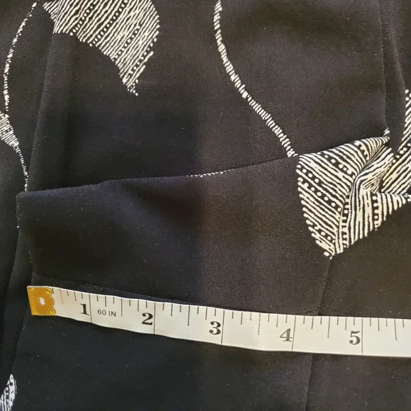 Ann Taylor Factory EUC flowy single pleat shorts 12 - Picture 6 of 10